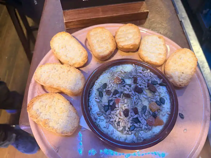 Sobre nosotros 3 Camembert con miel, romero y frutos secos